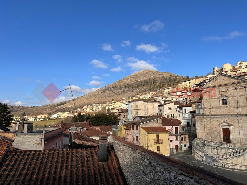 Casa Indipendente in Vendita a Avezzano, 120 m², arredato