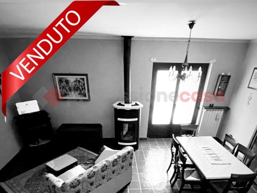 Villa bifamiliare in Vendita a Opi, 118'000€, 140 m²