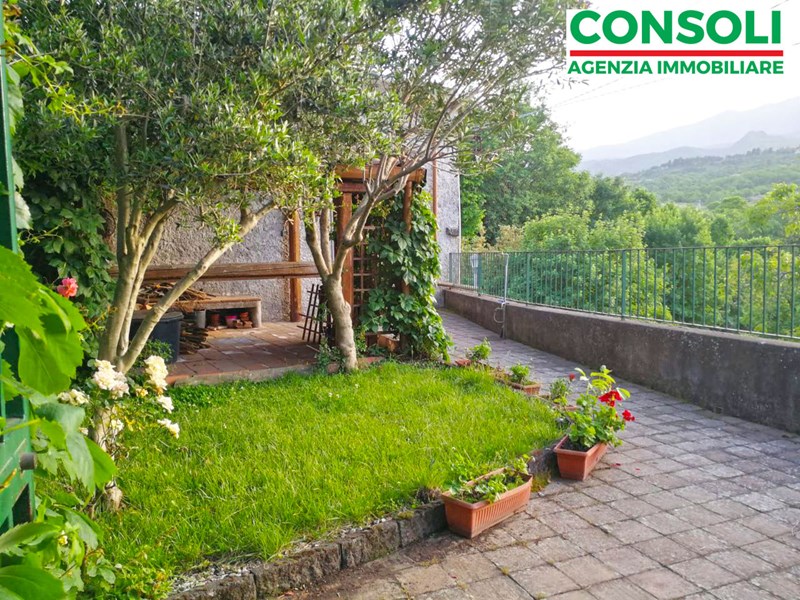 Rustico in Vendita a Sant'Alfio, zona Castagno dei Cento Cavalli, 195'000€, 103 m²