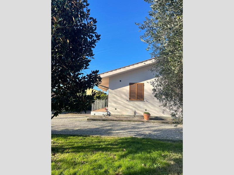 Casa Indipendente in Vendita a San Giuliano Terme, zona Arena Metato, 450'000€, 158 m², arredato, con Box
