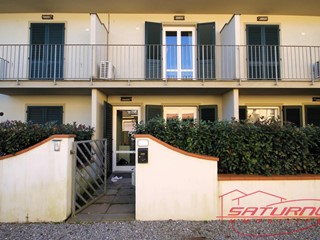 Villetta a schiera in Vendita a Lucca, zona Monte San Quirico, 295'000€, 90 m²