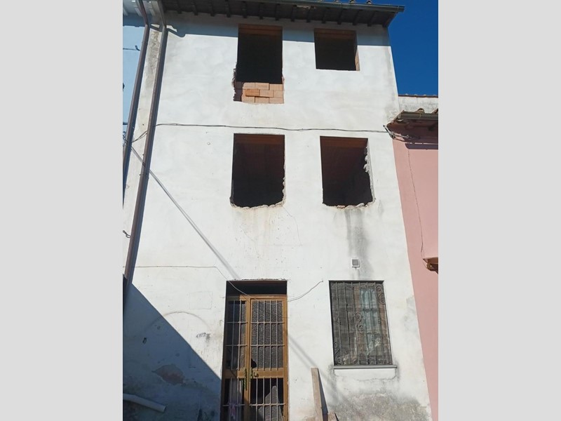 Casa Indipendente in Vendita a Lucca, zona San Pietro a Vico, 80'000€, 100 m²