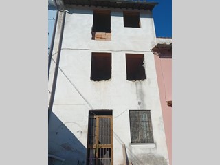 Casa Indipendente in Vendita a Lucca, zona San Pietro a Vico, 80'000€, 100 m²