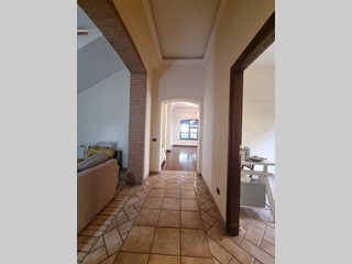 Villa in Vendita a Aprilia, 589'000€, 300 m²