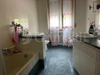 Casa Indipendente in Vendita a Rosora, 98'000€, 460 m²