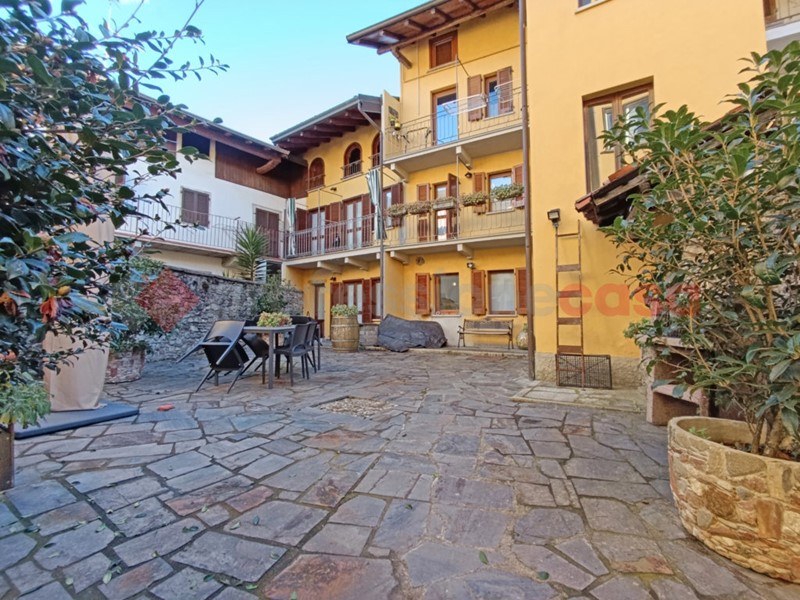 Casa Indipendente in Vendita a Invorio, 250'000€, 220 m²