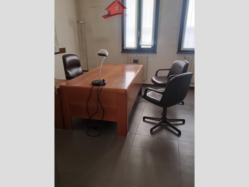 Ufficio in Affitto a Inzago, 3'100€, 192 m²