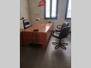 Ufficio in Affitto a Inzago, 3'100€, 192 m²