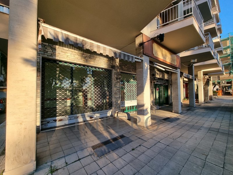 Attività commerciale in Vendita a Ospedaletti, 200'000€, 130 m²