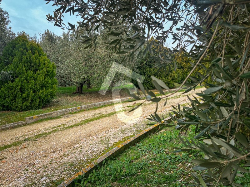 Terreno edificabile in Vendita a Jesi, zona ZONA 6A, 700 m²