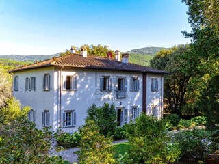 Villa in Vendita a Lucca, zona Sud, 2'800'000&euro;, 930 m², con Box