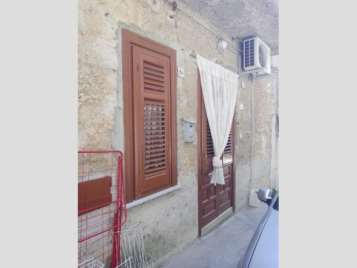 Appartamento in Vendita a Belmonte Mezzagno, 35'000€, 72 m²