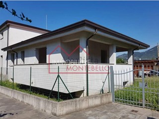 Villa bifamiliare in Vendita a Camaiore, 380'000&euro;, 135 m²