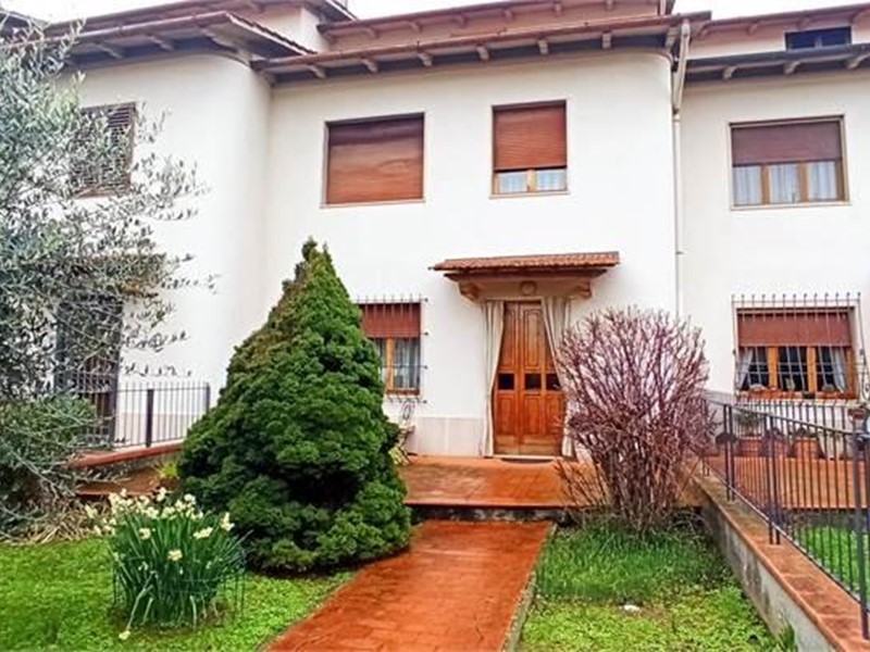 Villetta a schiera in Vendita a Pistoia, 445'000€, 220 m²