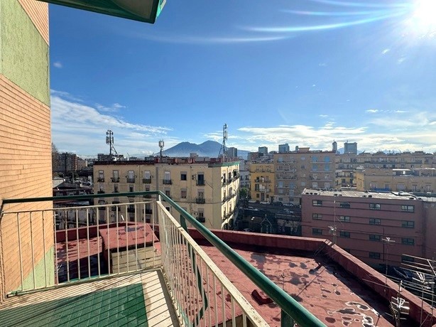 Appartamento in Vendita a Napoli, 370'000€, 160 m²