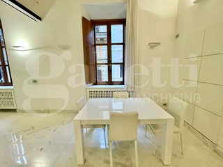 Bilocale in Affitto a Roma, 1'900€, 80 m², arredato