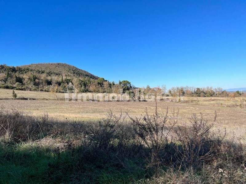 Casale in Vendita a Trequanda, 350'000€, 800 m²