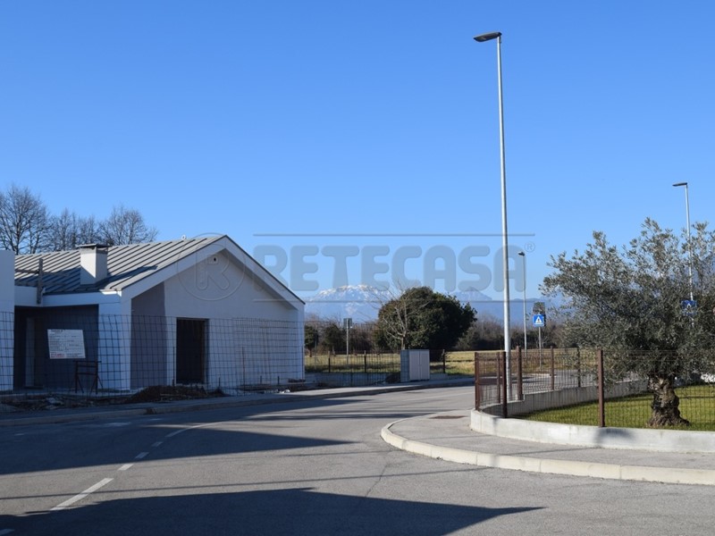 Casa Semi Indipendente in Vendita a Thiene, 450'000€, 226 m², con Box