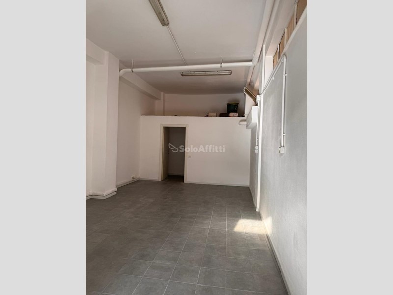 Capannone in Affitto a Pescara, zona Porta Nuova, 400€, 45 m²