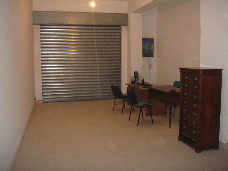 Magazzino in Vendita a Reggio Calabria, 100'000€, 130 m²
