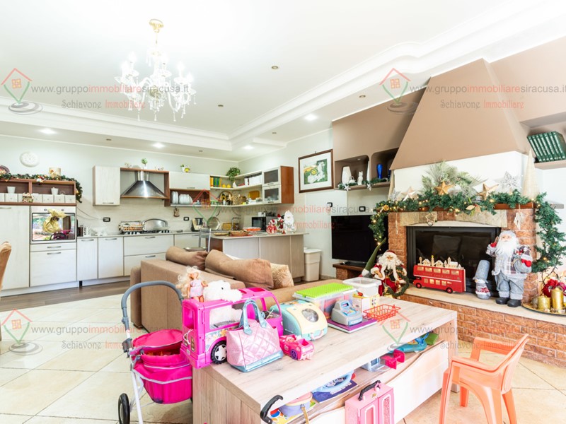 Casa Indipendente in Vendita a Siracusa, zona Belvedere CittÃ  Giardino, 590'000€, 260 m², con Box