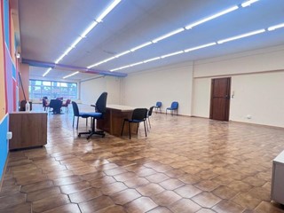 Immobile commerciale in Vendita a Tremestieri Etneo, 105'000€, 160 m²