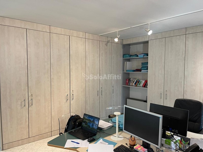 Ufficio in Affitto a Sassuolo, 800€, 70 m², arredato