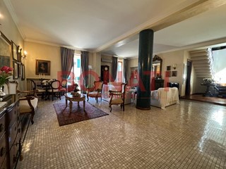 Appartamento in Vendita a La Spezia, zona Centro, 820'000€, 279 m²