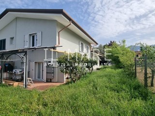 Villa bifamiliare in Vendita a Massa, zona Ronchi, 349'000&euro;, 120 m², arredato