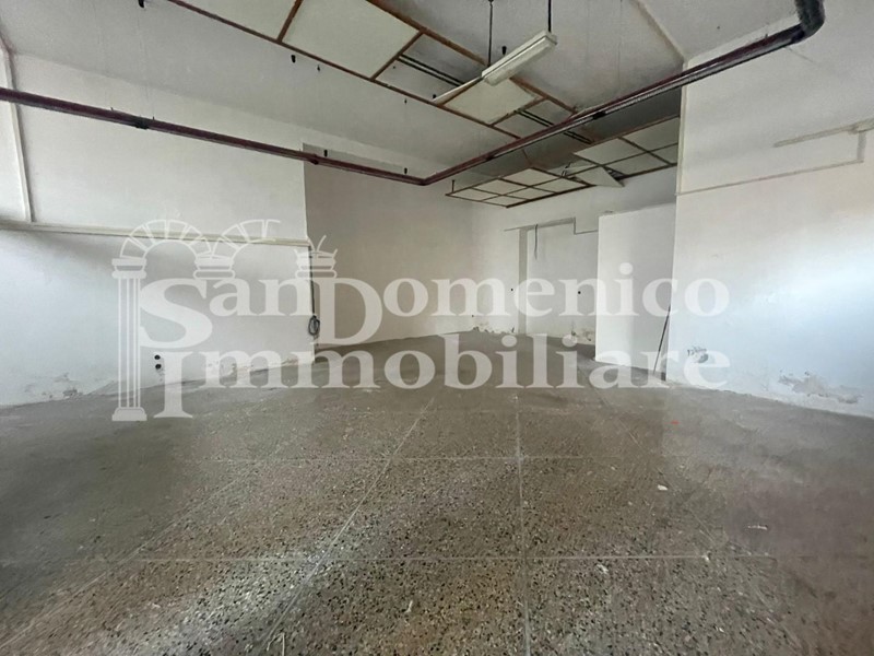 Immobile commerciale in Vendita a Cascina, 130'000€, 230 m²