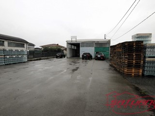 Capannone in Vendita a Capannori, zona Lunata, 350'000€, 660 m²