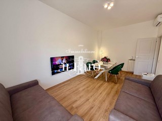 Appartamento in Vendita a Viareggio, 280'000€, 85 m²