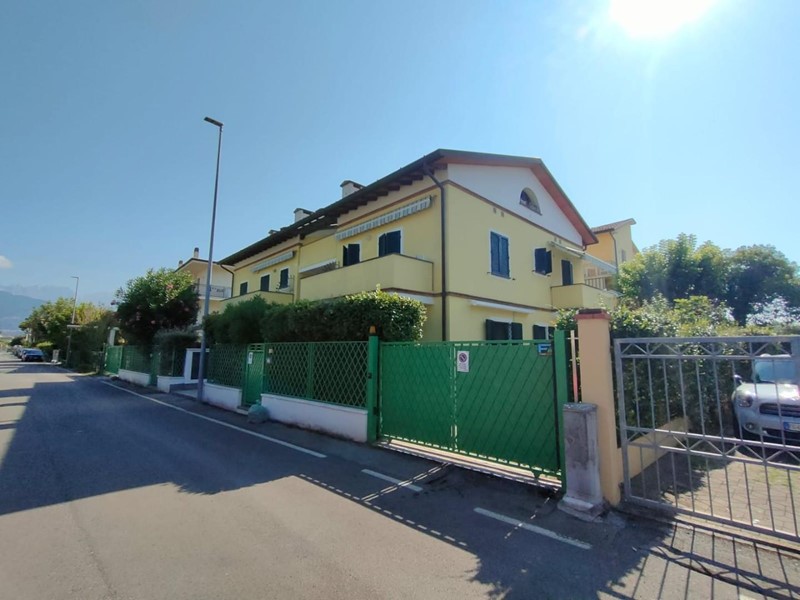 Attico in Vendita a Massa, zona Marina di Massa, 270'000€, 55 m², arredato