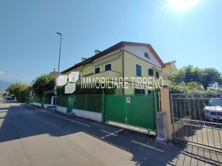 Attico in Vendita a Massa, zona Marina di Massa, 270'000&euro;, 55 m², arredato