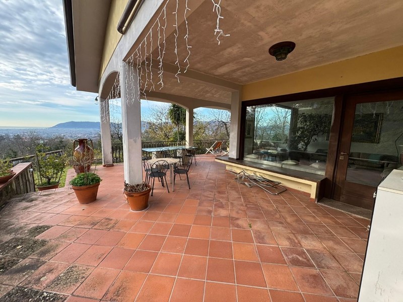 Villa in Vendita a Castelnuovo Magra, zona Palvotrisia, 899'000&euro;, 450 m², arredato