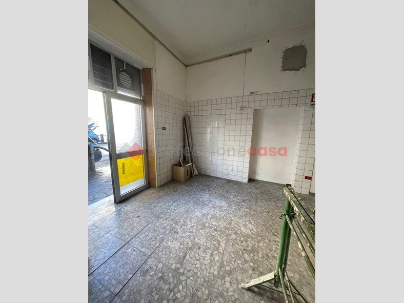 Negozio in Vendita a Minturno, 48'000€, 25 m²