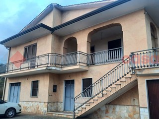 Casa Indipendente in Vendita a Veroli, 240'000€, 300 m²