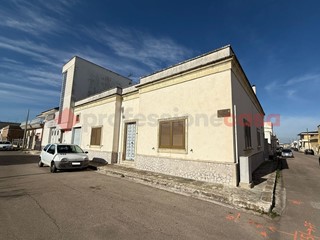Casa Indipendente in Vendita a Uggiano la Chiesa, 190'000€, 207 m²