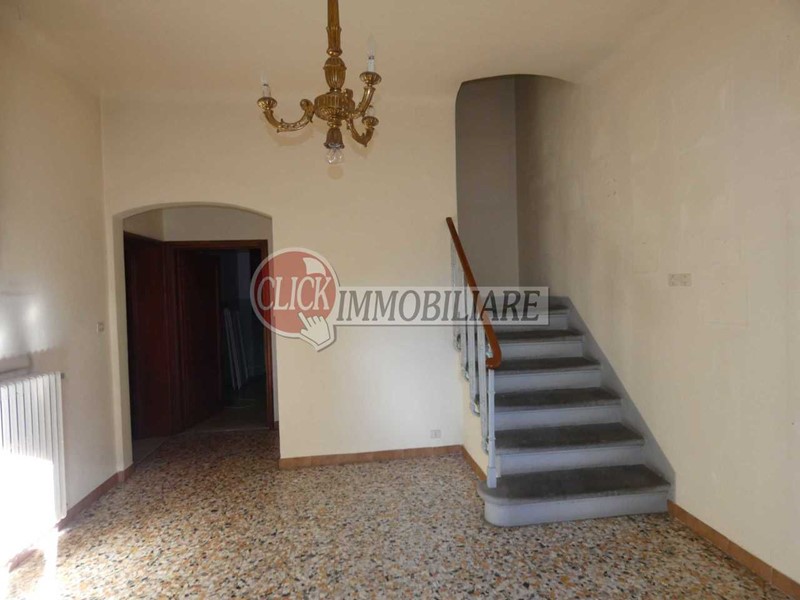 Casa Indipendente in Vendita a Vicchio, 325'000€, 250 m²
