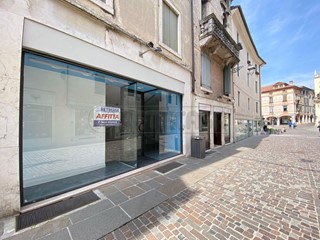 Immobile commerciale in Affitto a Bassano del Grappa, 1'000€, 50 m²