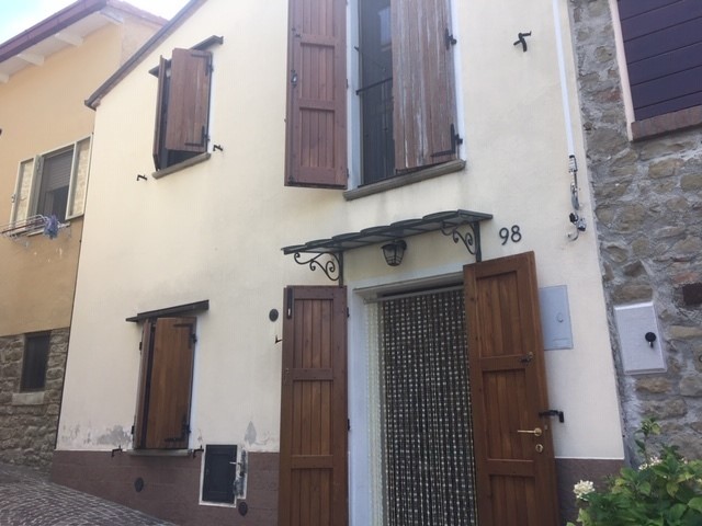 Casa Semi Indipendente in Vendita a Novafeltria, zona Perticara, 85'000€, 106 m²