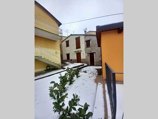 Casa Semi Indipendente in Vendita a Novafeltria, zona Perticara, 85'000€, 106 m²