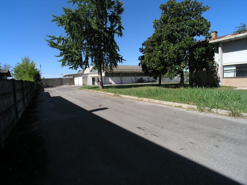 Capannone in Vendita a Precenicco, 190'000€, 620 m²