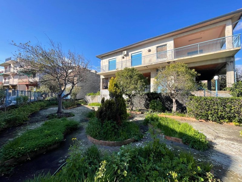 Villa in Vendita a Tremestieri Etneo, 276'000€, 240 m², con Box