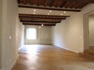 Appartamento in Vendita a Lucca, zona Centro storico, 695'000&euro;, 185 m²