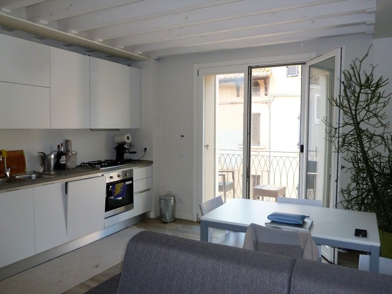 Bilocale in Affitto a Desenzano del Garda, 850€, 60 m², arredato