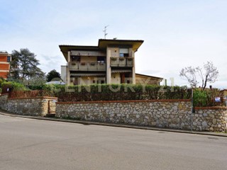 Casa Indipendente in Vendita a Montecatini Terme, 220'000€, 236 m², arredato, con Box