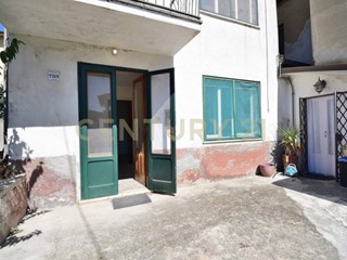 Casa Indipendente in Vendita a Capannori, 74'000€, 65 m², con Box