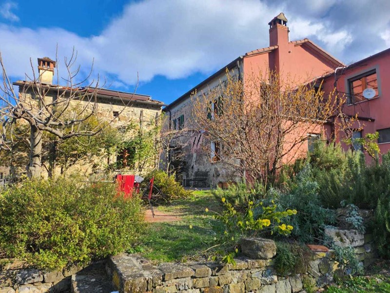 Casa Indipendente in Vendita a Fosdinovo, 850'000&euro;, 350 m²