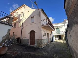Villa in Vendita a Colledara, 55'000€, 231 m²